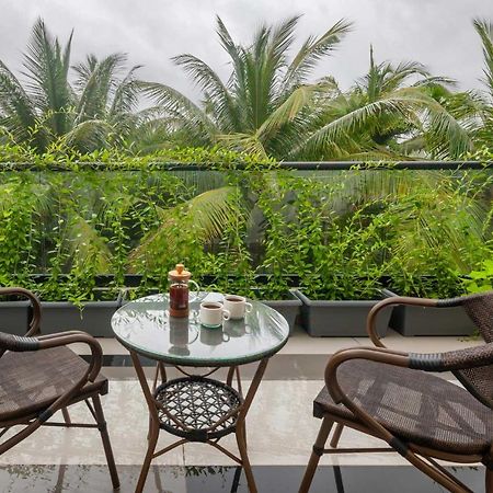 Villa Sereno By Stayvista - An Elegant And Entertaining Retreat Featuring A Swimming Pool, Outdoor Jacuzzi, Modern Interiors, And A Snooker Table アリバグ エクステリア 写真