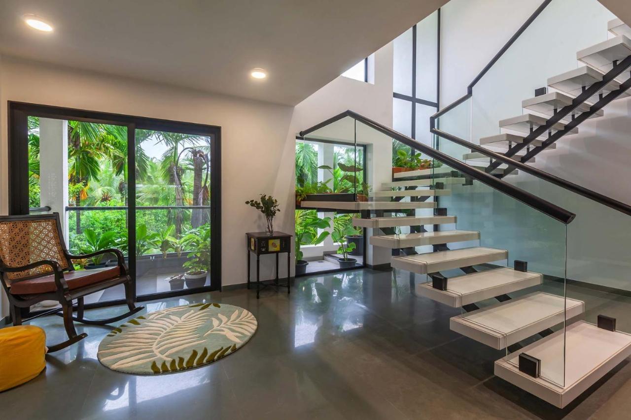 Villa Sereno By Stayvista - An Elegant And Entertaining Retreat Featuring A Swimming Pool, Outdoor Jacuzzi, Modern Interiors, And A Snooker Table アリバグ エクステリア 写真