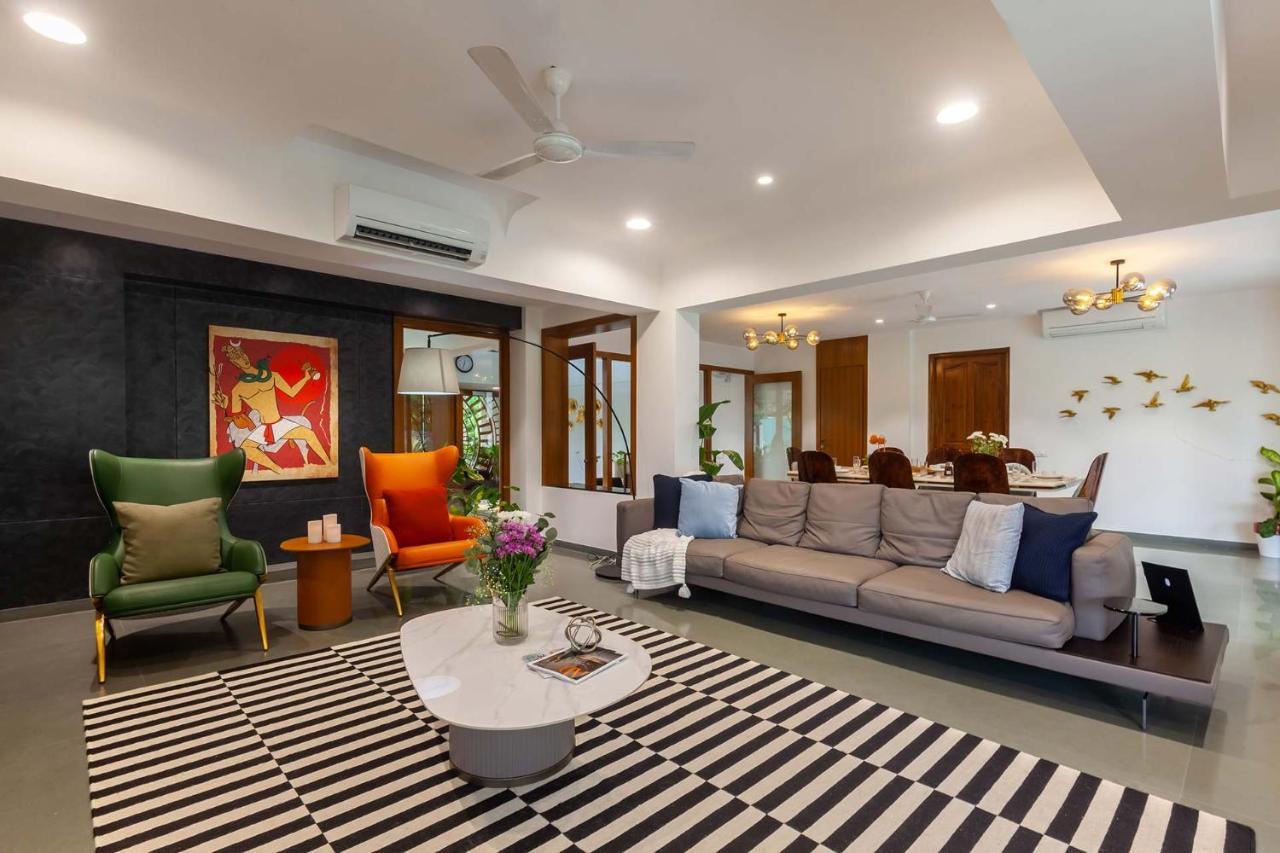 Villa Sereno By Stayvista - An Elegant And Entertaining Retreat Featuring A Swimming Pool, Outdoor Jacuzzi, Modern Interiors, And A Snooker Table アリバグ エクステリア 写真