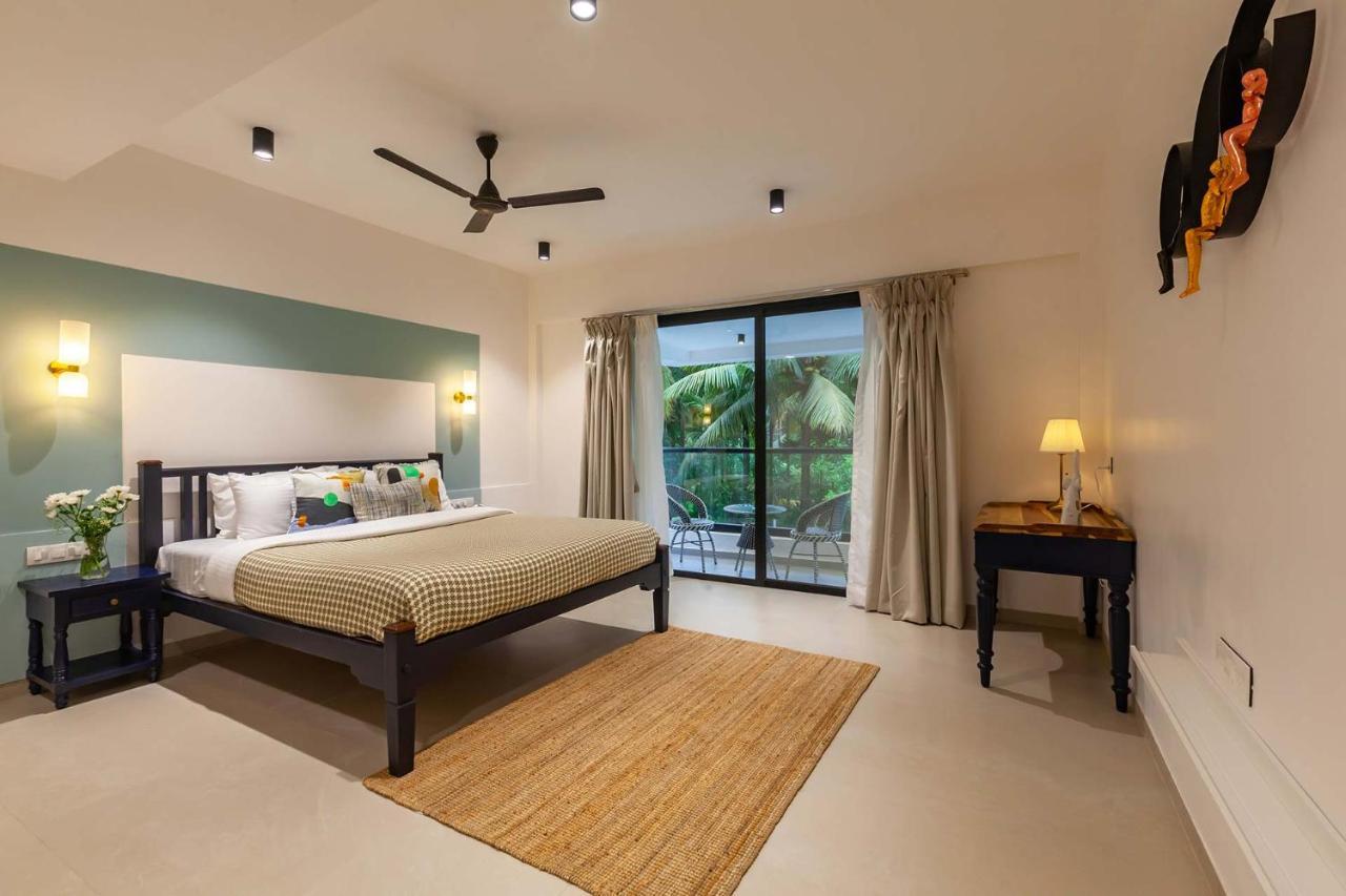 Villa Sereno By Stayvista - An Elegant And Entertaining Retreat Featuring A Swimming Pool, Outdoor Jacuzzi, Modern Interiors, And A Snooker Table アリバグ エクステリア 写真