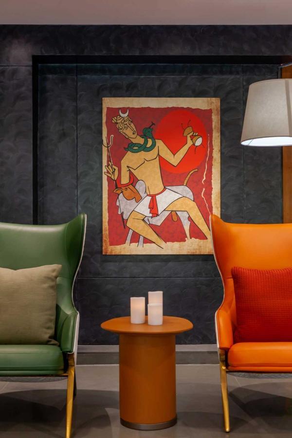 Villa Sereno By Stayvista - An Elegant And Entertaining Retreat Featuring A Swimming Pool, Outdoor Jacuzzi, Modern Interiors, And A Snooker Table アリバグ エクステリア 写真