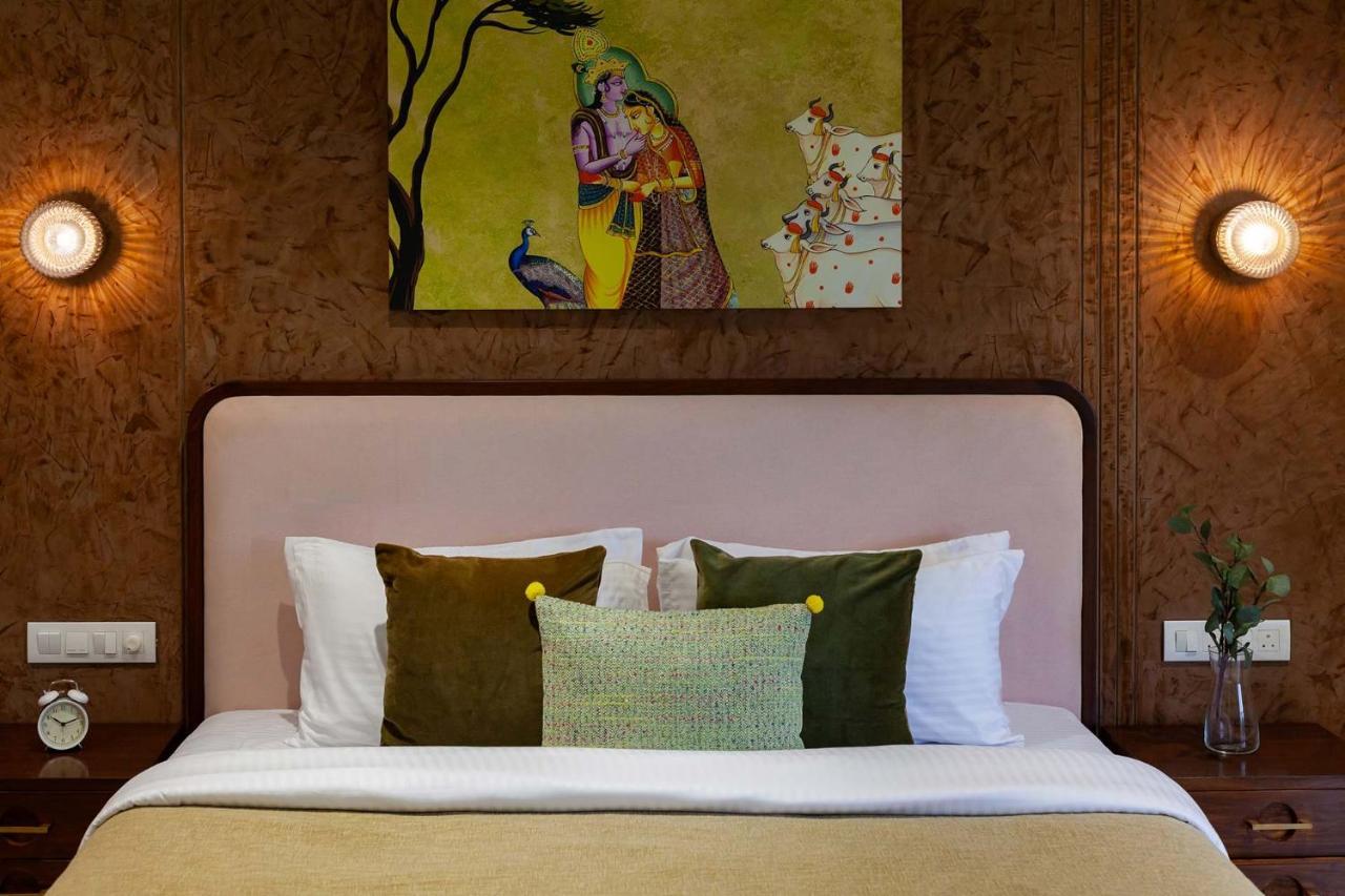 Villa Sereno By Stayvista - An Elegant And Entertaining Retreat Featuring A Swimming Pool, Outdoor Jacuzzi, Modern Interiors, And A Snooker Table アリバグ エクステリア 写真