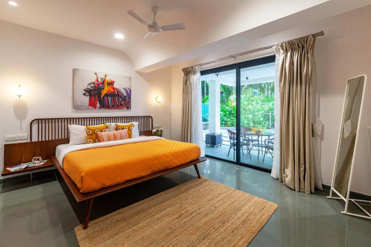 Villa Sereno By Stayvista - An Elegant And Entertaining Retreat Featuring A Swimming Pool, Outdoor Jacuzzi, Modern Interiors, And A Snooker Table アリバグ エクステリア 写真