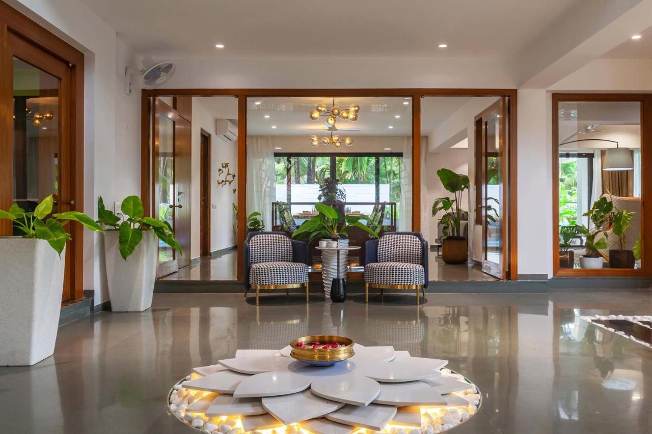 Villa Sereno By Stayvista - An Elegant And Entertaining Retreat Featuring A Swimming Pool, Outdoor Jacuzzi, Modern Interiors, And A Snooker Table アリバグ エクステリア 写真