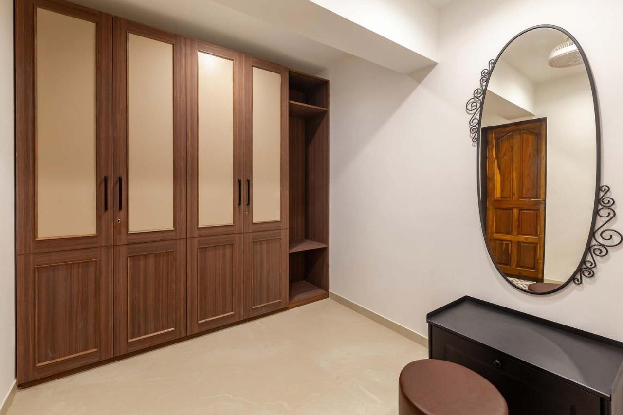 Villa Sereno By Stayvista - An Elegant And Entertaining Retreat Featuring A Swimming Pool, Outdoor Jacuzzi, Modern Interiors, And A Snooker Table アリバグ エクステリア 写真