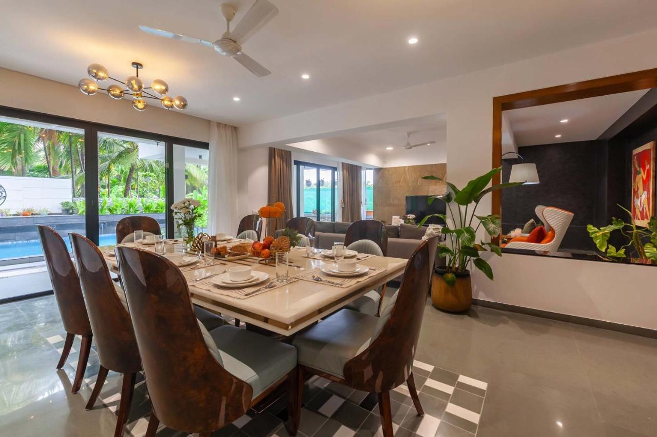 Villa Sereno By Stayvista - An Elegant And Entertaining Retreat Featuring A Swimming Pool, Outdoor Jacuzzi, Modern Interiors, And A Snooker Table アリバグ エクステリア 写真